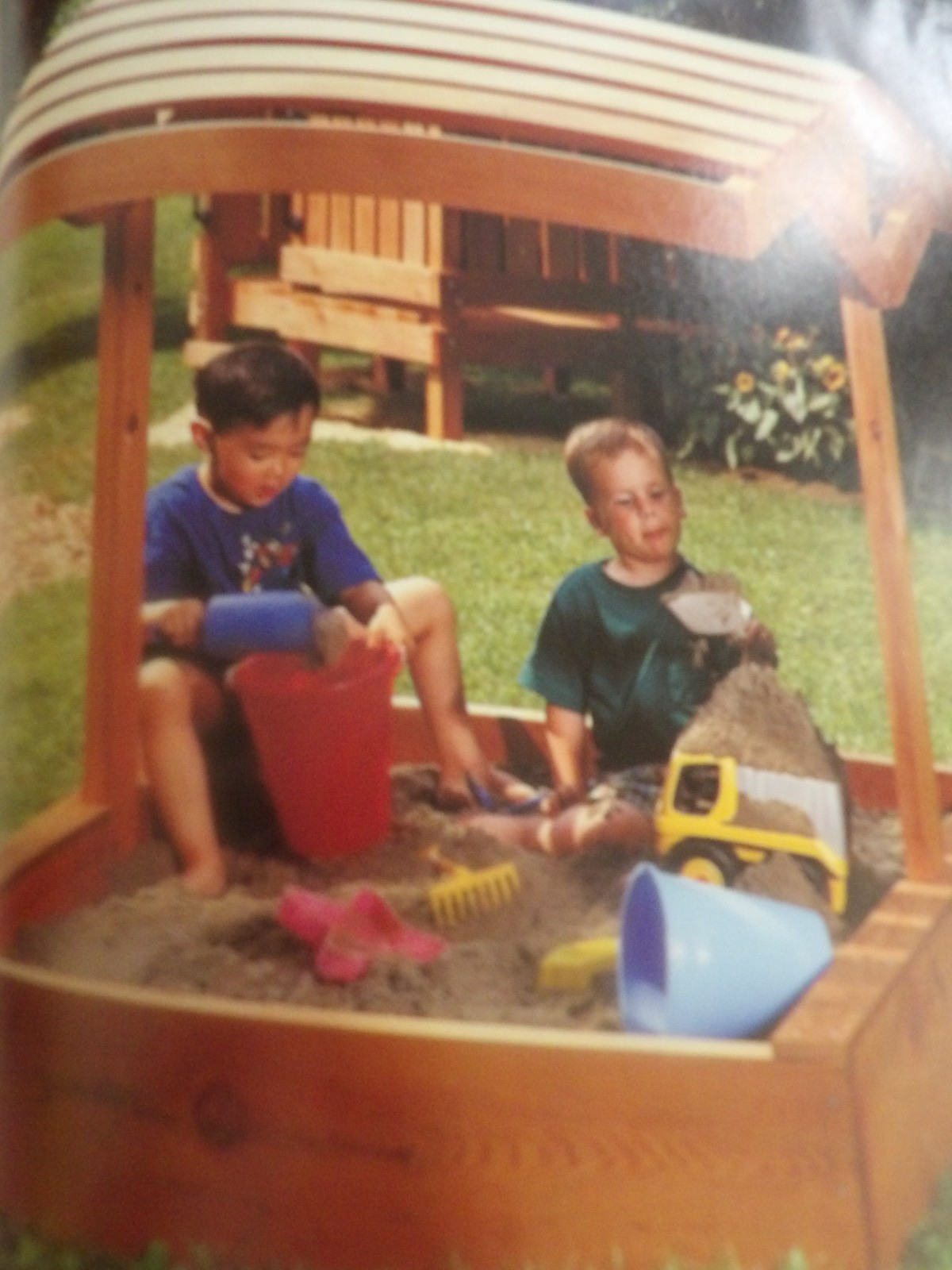 WOODWORKING «BUILD A KIDS PLAY YARD» CHILDHOOD MEMORIES FULL PLANS