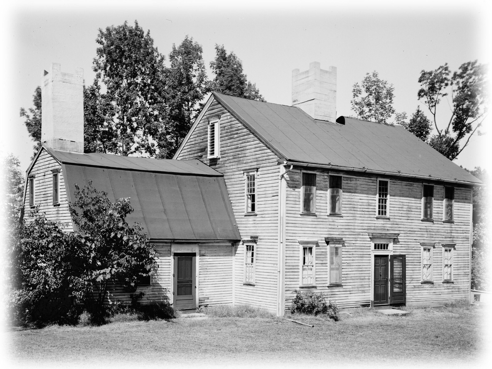 Traditional Colonial Style Home plans, wood frame house, 4 bedrooms