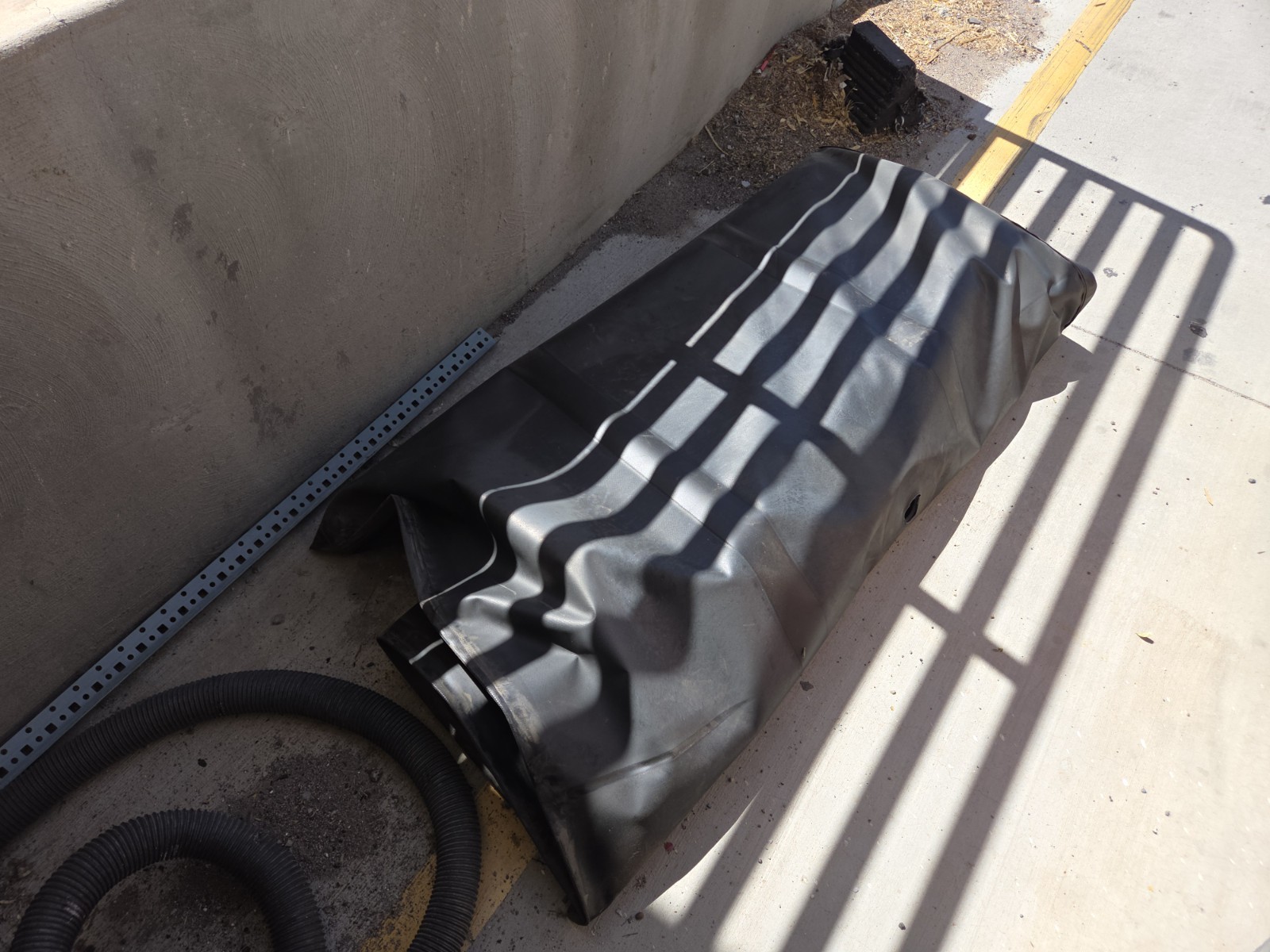 Used Kelly AFX Air Bag for AFX dock leveler, 6′ & 8′ unit, In Very Good Shape.