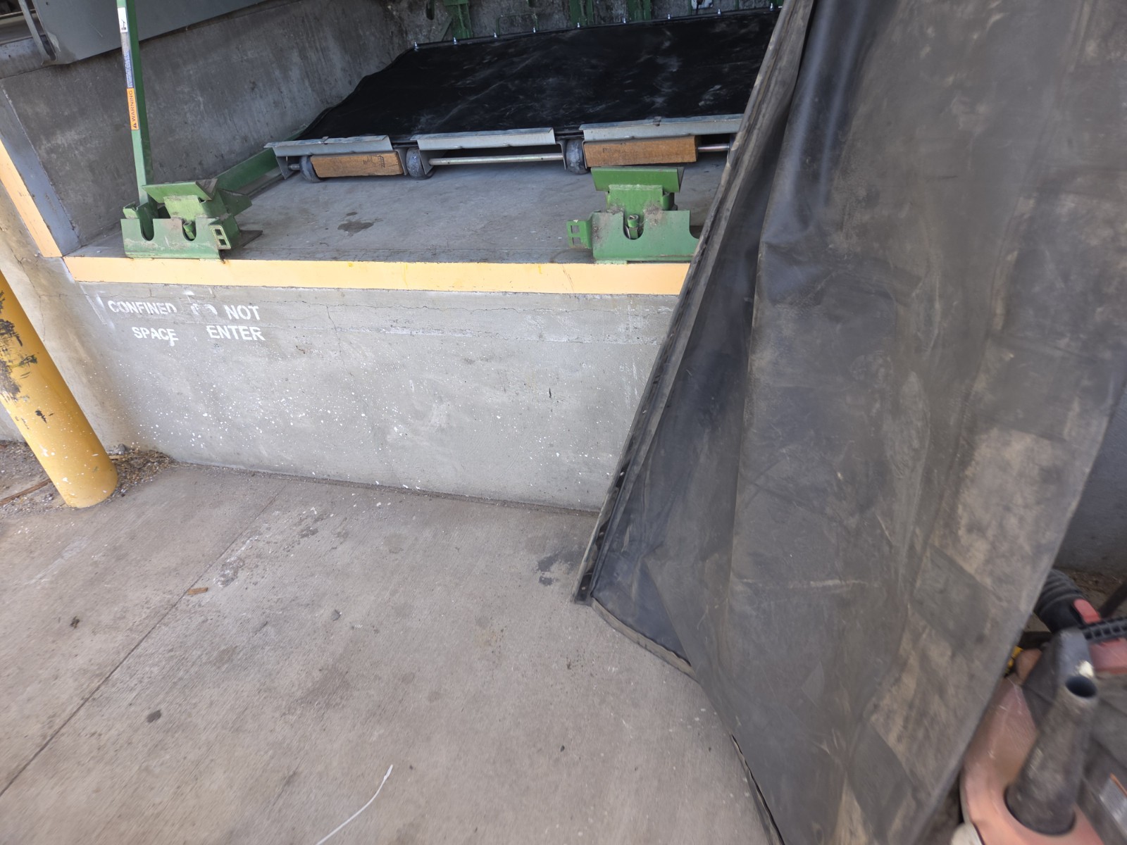 Used Kelly AFX Air Bag for AFX dock leveler, 6′ & 8′ unit, In Very Good Shape.