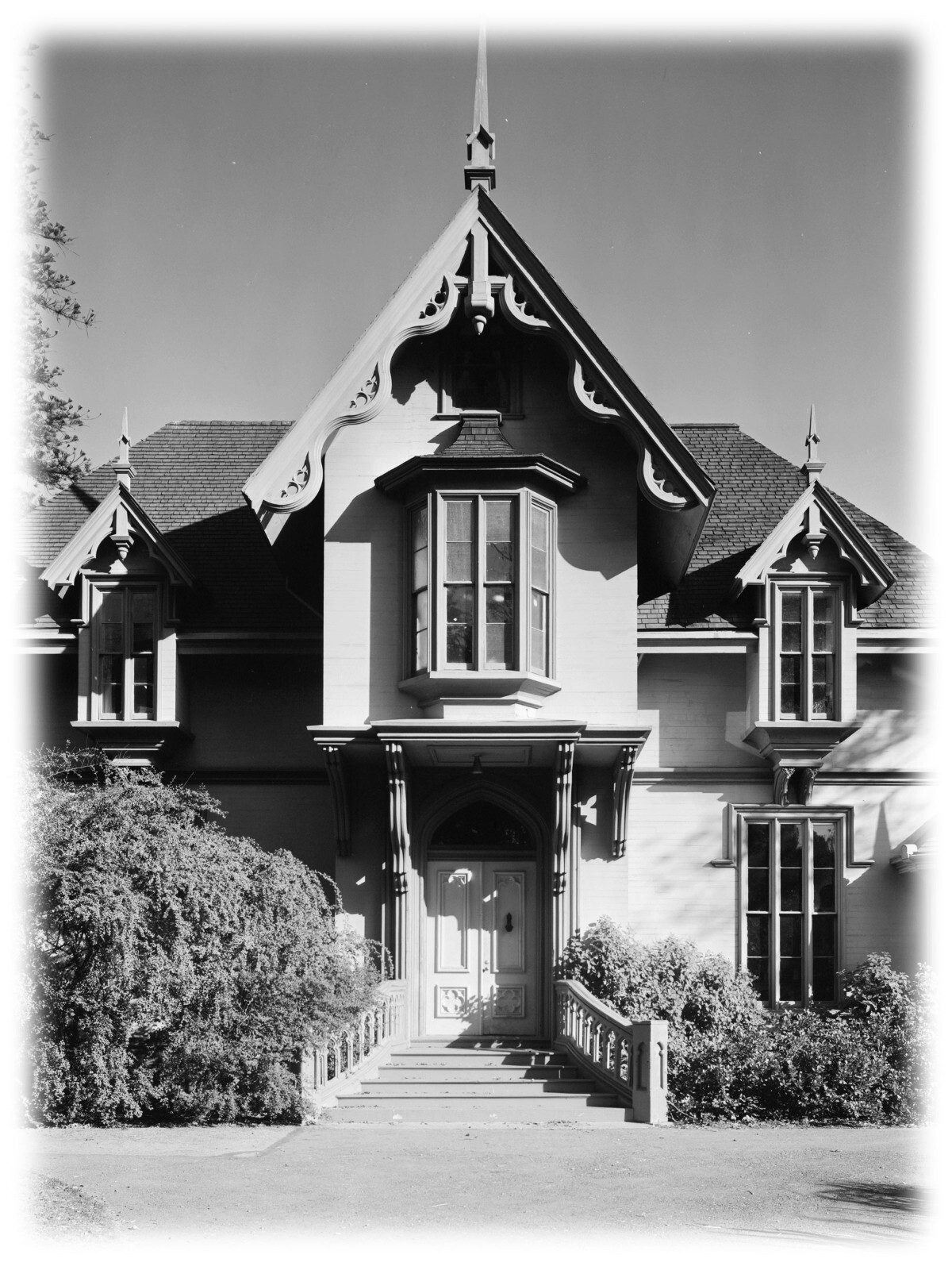 Carpenter Gothic Victorian home, gables, dormers, 5-6 Bedrooms, detailed plans