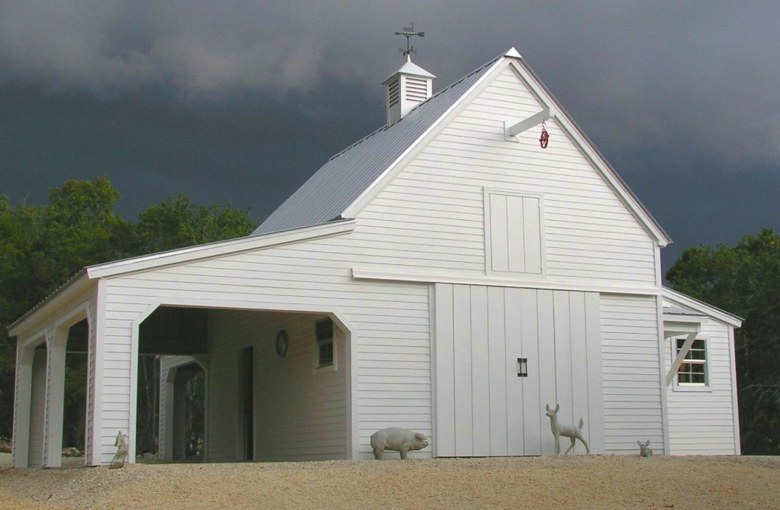 19 Backyard Barn Designs – Complete Pole-Barn Construction Plans (B1)