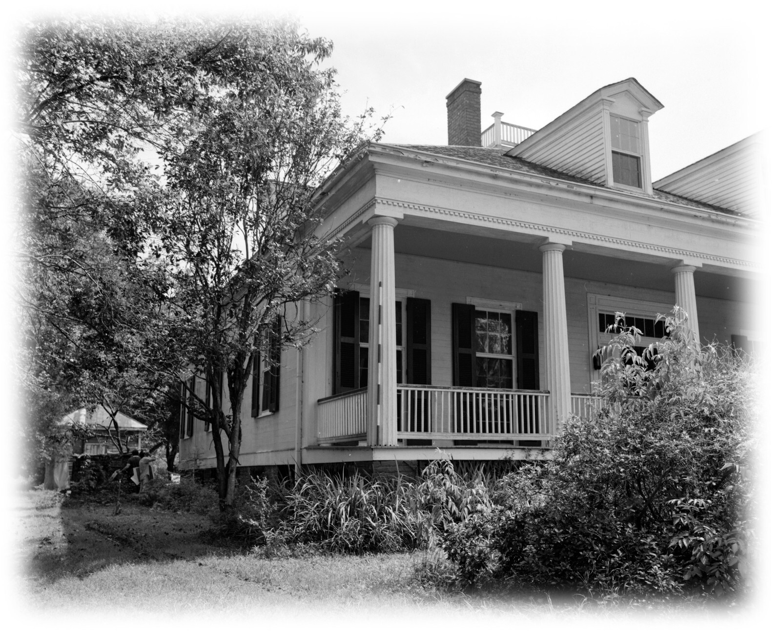 Single-story Southern Style Elegant Home, Beautiful Porch, Architectural Plans