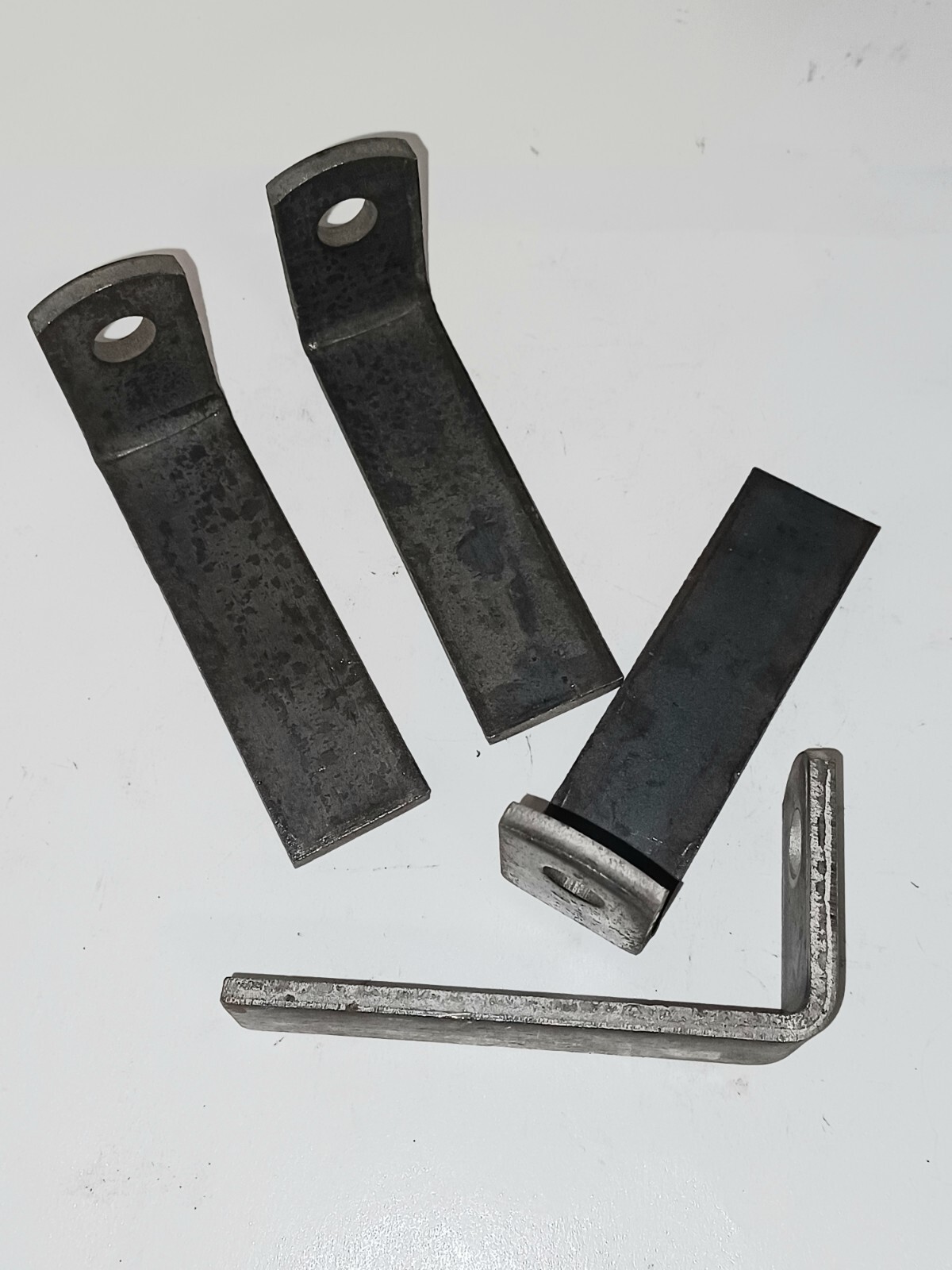 4 pk weld on L bracket tabs w/ hole 3 1/2″ x 1 1/2″ on 90* x 3/16 thick 1″ wide