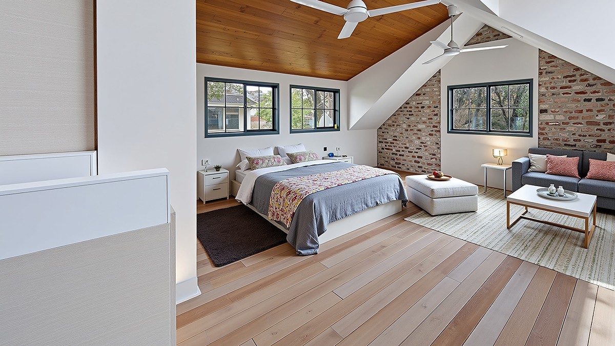 2 Car Garage with loft Apartment-415SF ADU Studio Loft offering endless space